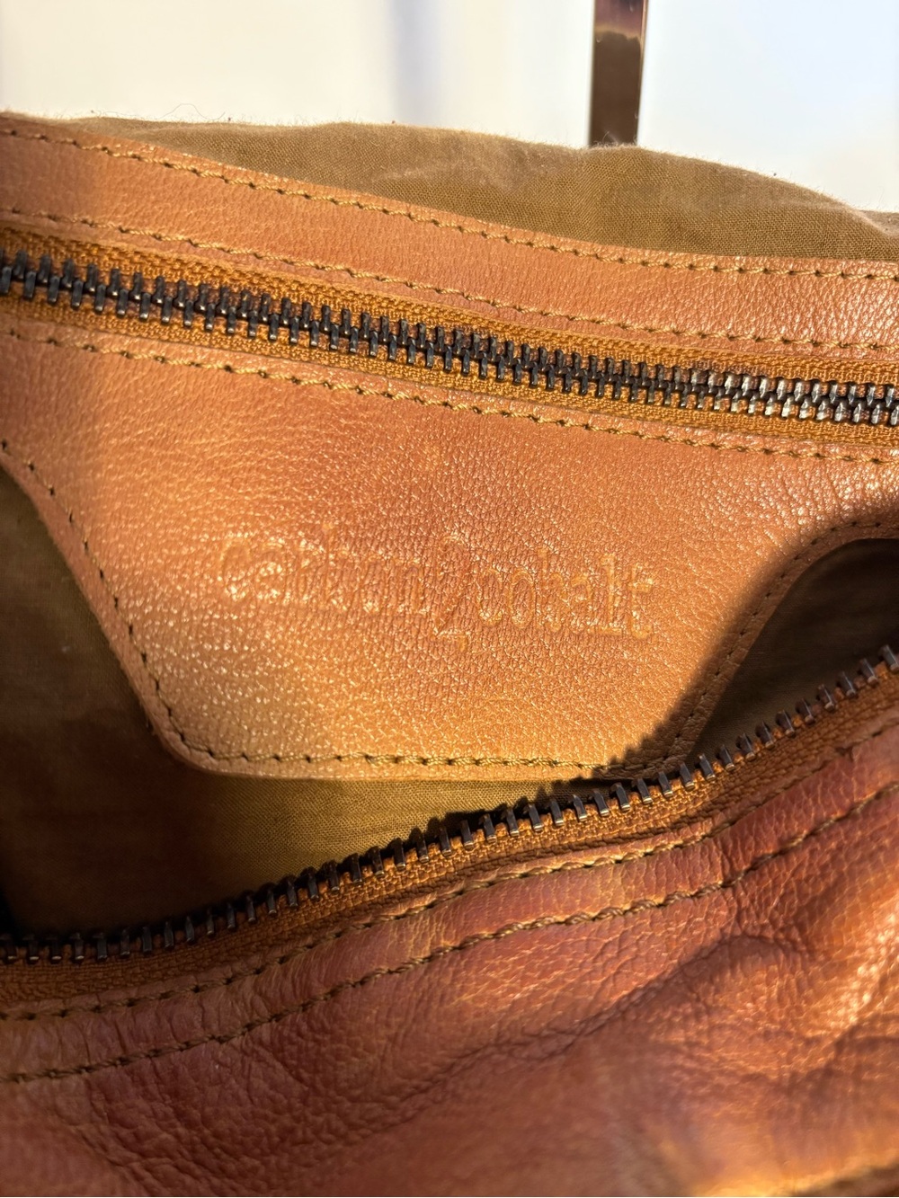 Everyday Leather Shoulder Bag in Tan - Picture 5 of 8